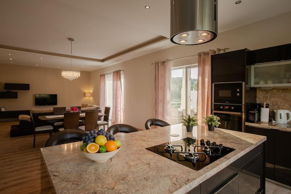 Villa Kora - Luxury Holiday Apartments Λομπάρδα Εξωτερικό φωτογραφία