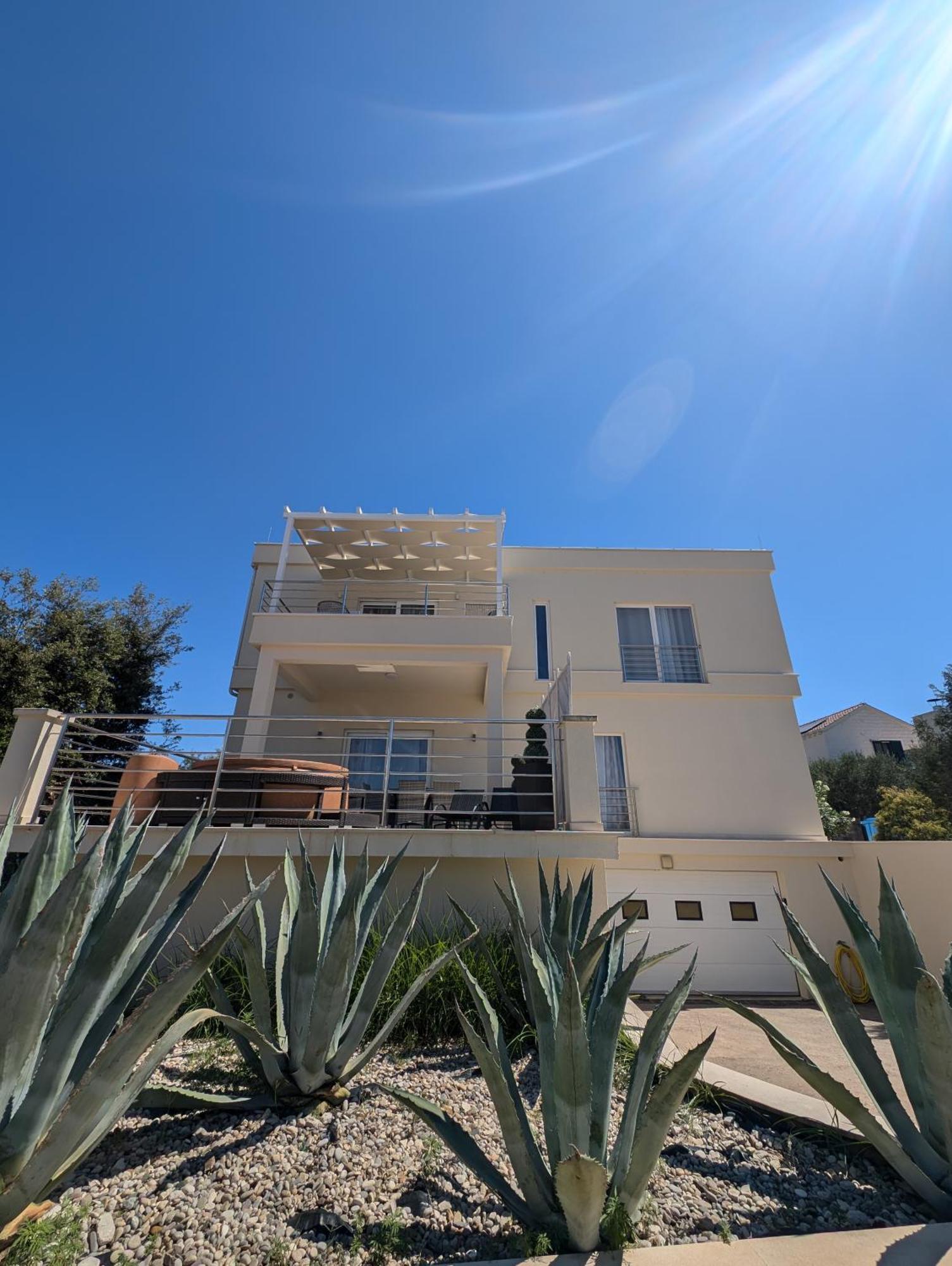 Villa Kora - Luxury Holiday Apartments Λομπάρδα Εξωτερικό φωτογραφία